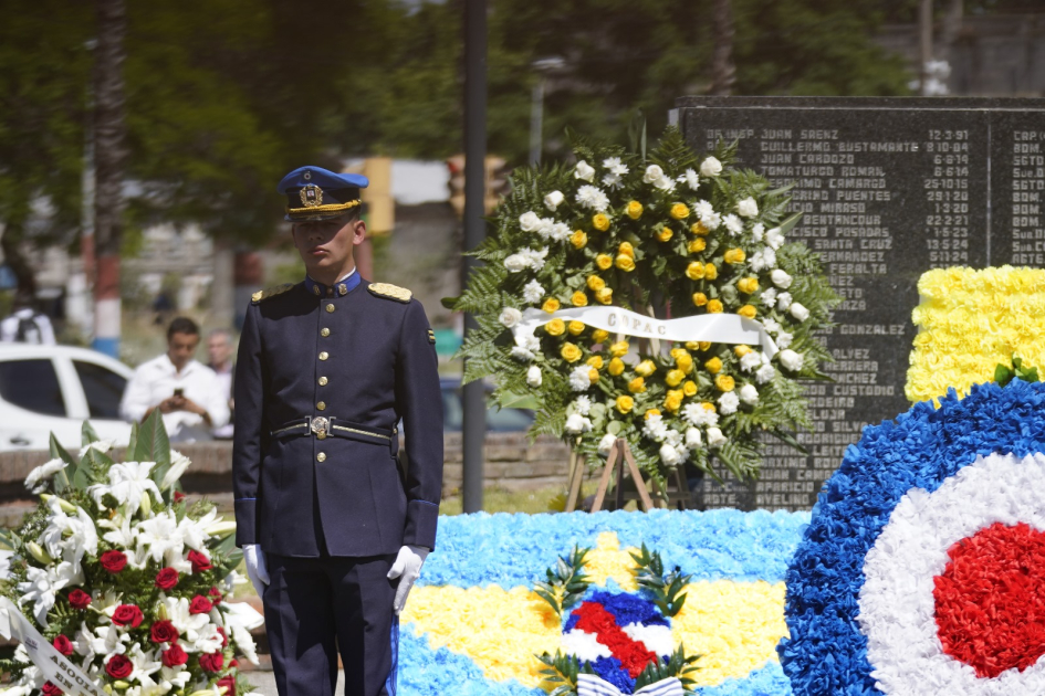 Cadete formado en la Plaza de la Policía Cadete formado en la Plaza de la Policía