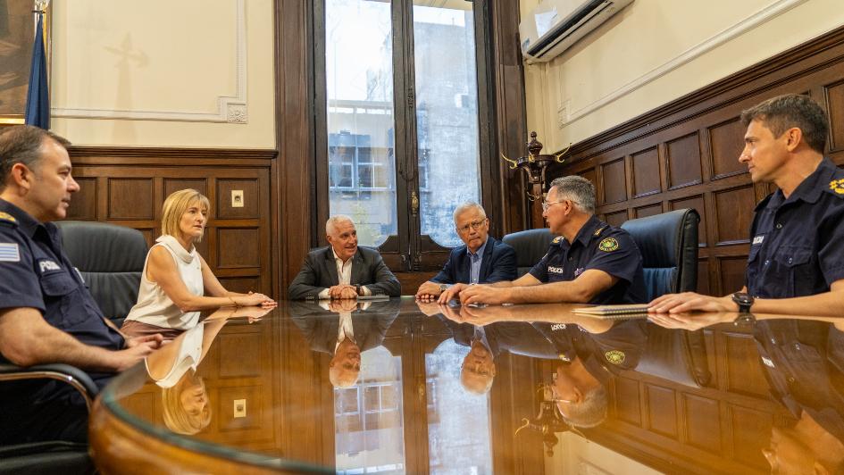 LAS AUTORIDADES REUNIDAS