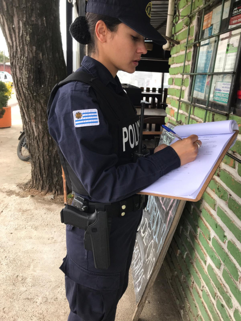  de PCOP visitando diferentes comercios.