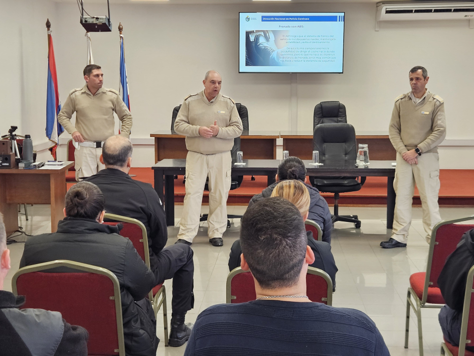 Instructores especializados de la Dirección Nacional de Policía Caminera Instructores especializados de la Dirección Nacional de Policía Caminera