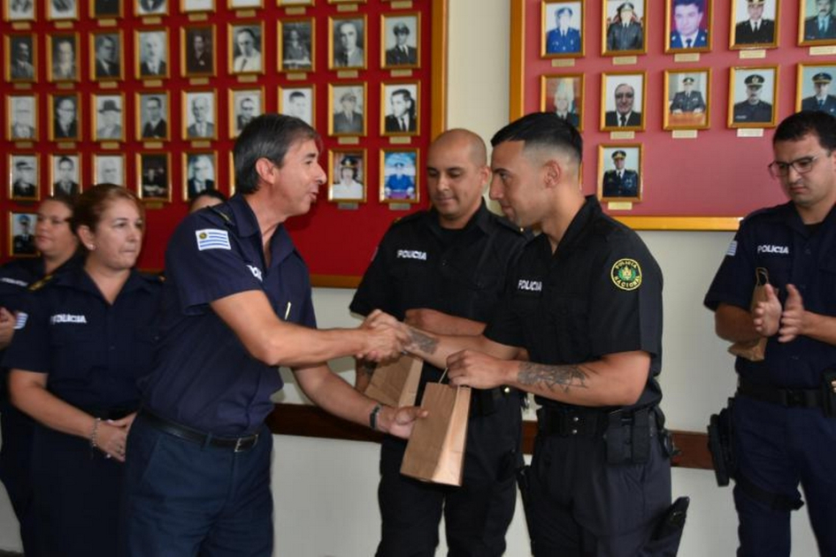 Policías de URP reconocidos