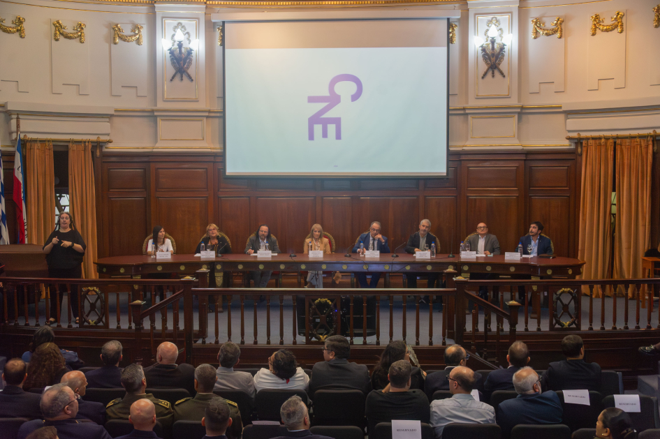 Presidenta en ejercicio, Subdirector General de Secretaría, Ministro de Educación y Defensa, y ANEP