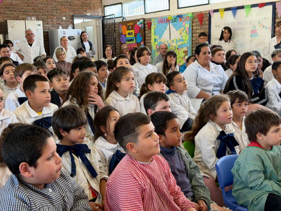 “Las Aventuras de Alfonsina” llegó a la Escuela N.º 271 de Cerro Norte de la mano de Pelota al Medio “Las Aventuras de Alfonsina” llegó a la Escuela N.º 271 de Cerro Norte de la mano de Pelota al Medio