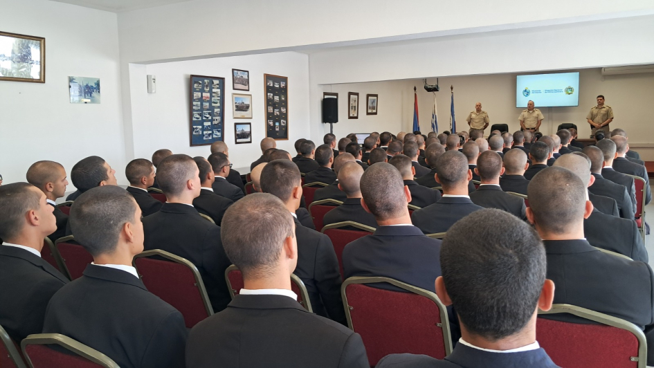Charla a los alumnos por parte del Comando de Policía Caminera. Charla a los alumnos por parte del Comando de Policía Caminera.
