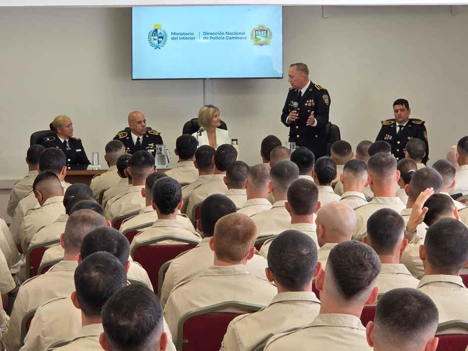 El director de Policía Caminera, Crio. Mayor Luis Calzada Dodera, diriguió palabras a los agentes.