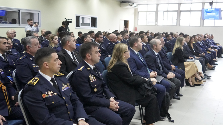 Oficiales que cursan la Licenciatura en Seguridad Públic