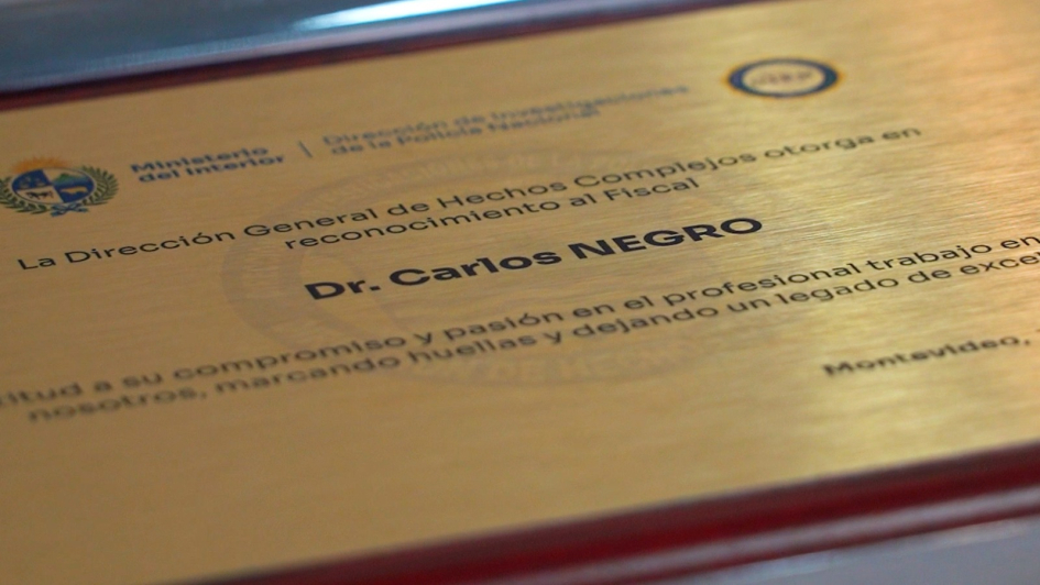 placa de reconocimiento del Ministro del Interior