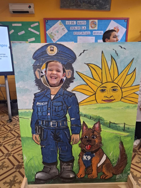 Escuela Rural N°29 Alumna con imagen policial