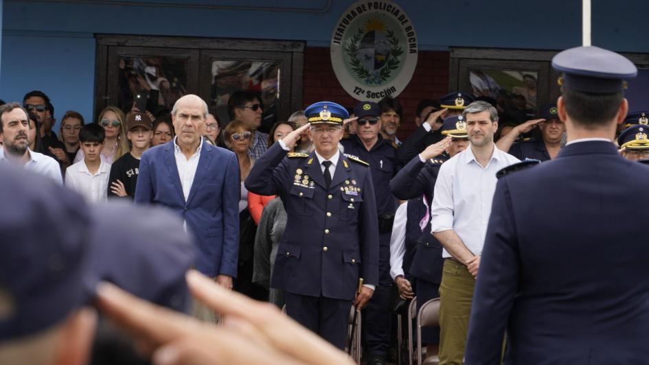 autoridades en el acto de egreso