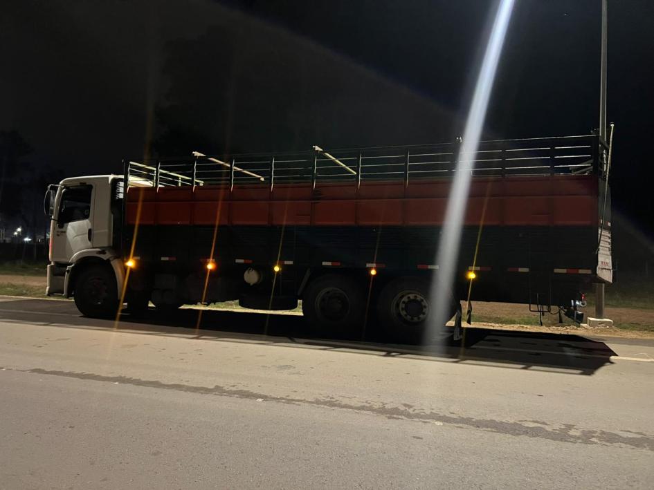 Momento de la detencion del vehiculo en Ruta 26 esquina Florencio de Jesús Núñez. Momento de la detencion del vehiculo en Ruta 26 esquina Florencio de Jesús Núñez.