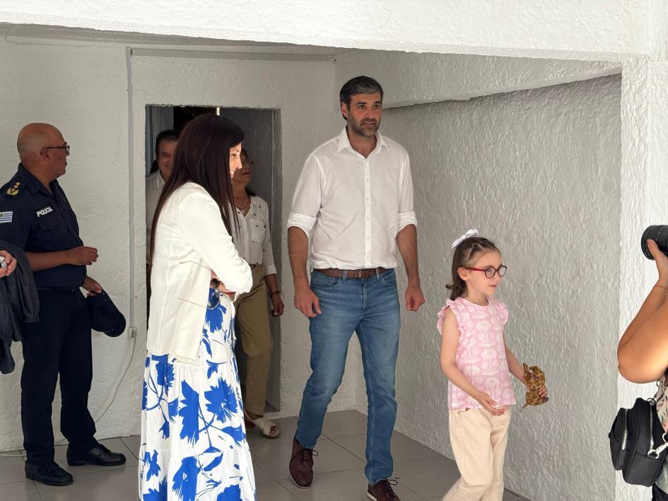 minsitro Martinelli y directora general de Secretaríaen la entrega de la vivienda 