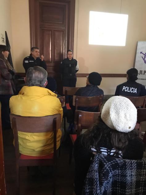 Charla con la participacion del Jefe de Policía de Cerro Largo, Comisario General ® Ignacio González Charla con la participacion del Jefe de Policía de Cerro Largo, Comisario General ® Ignacio González
