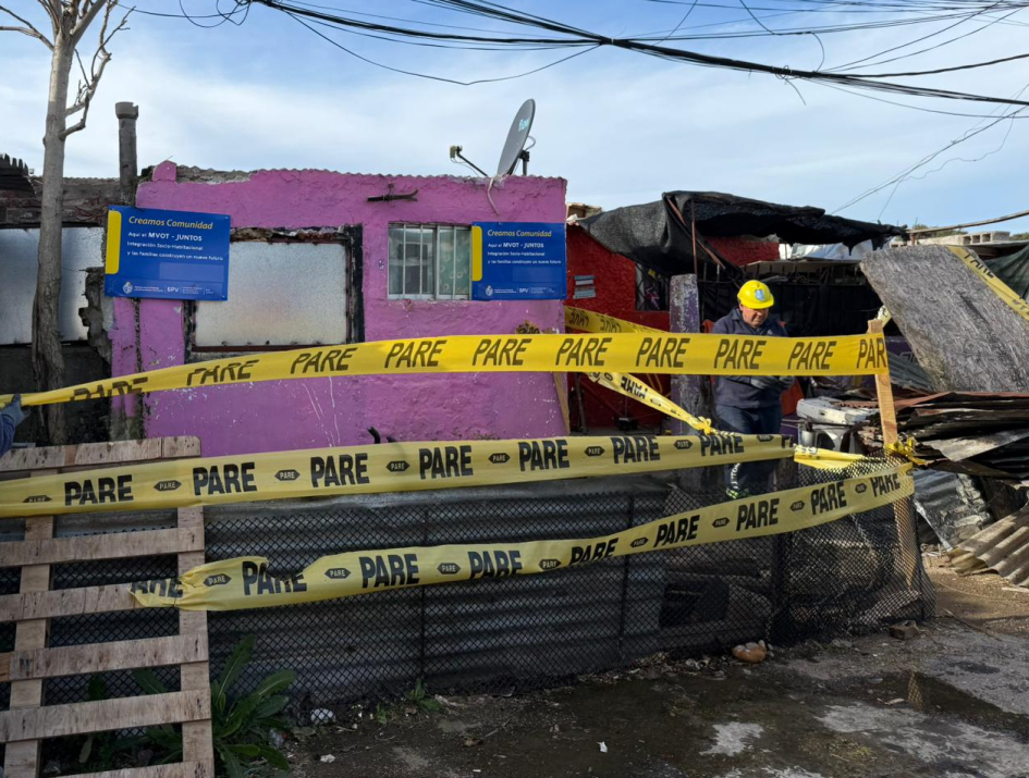 Derriban vivienda utilizada como boca de drogas en Montevideo
