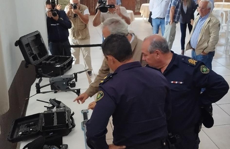 Policia recibe donacion en capilla del sauce