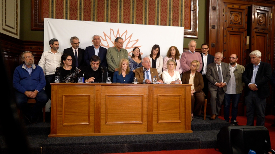 autoridades ministeriales y senadores durante la conferencia de prensa autoridades ministeriales y senadores durante la conferencia de prensa