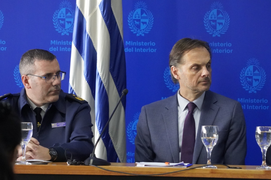 Director de la Policía Nacional junto a otras autoridades Director de la Policía Nacional junto a otras autoridades