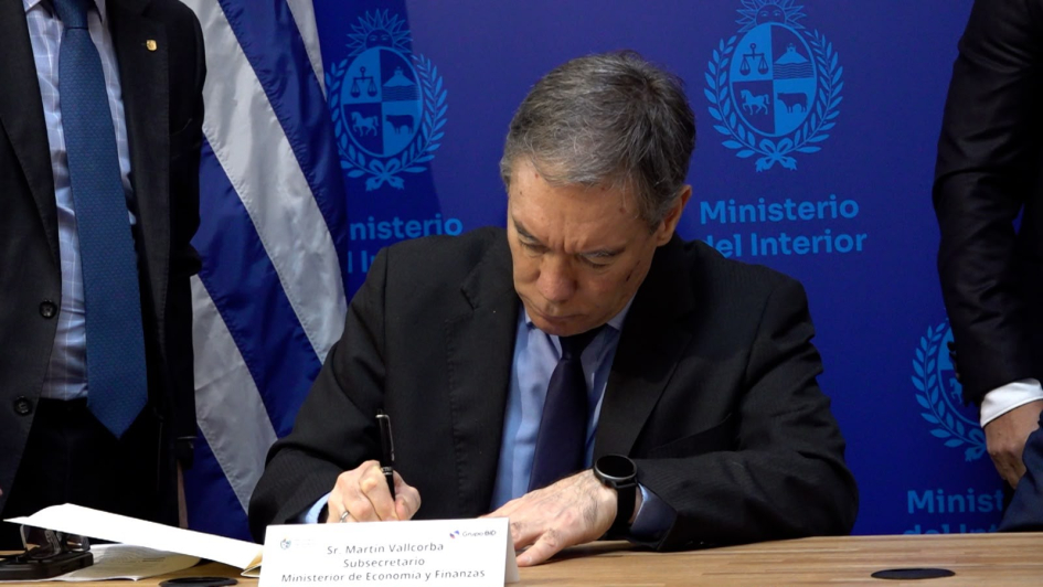 Subsecretario del Ministerio de Economía y Finanzas, Ec. Martín Vallcorba Subsecretario del Ministerio de Economía y Finanzas, Ec. Martín Vallcorba