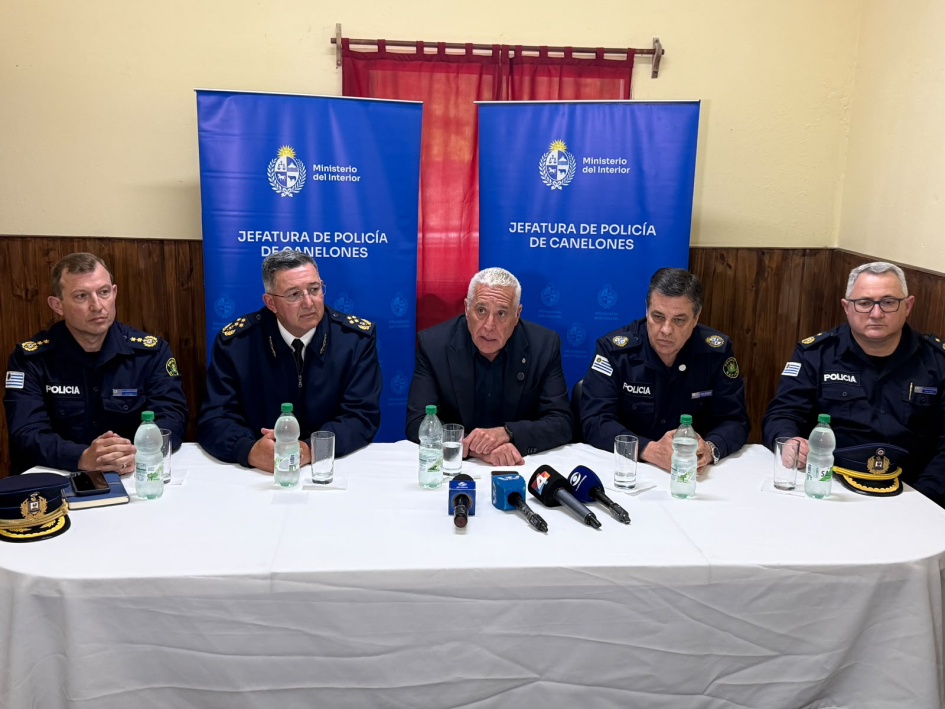 Ministro, Director de la Policía Nacional, Jefe y Subjefe de Policía y jefe de investigaciones Ministro, Director de la Policía Nacional, Jefe y Subjefe de Policía de Canelones