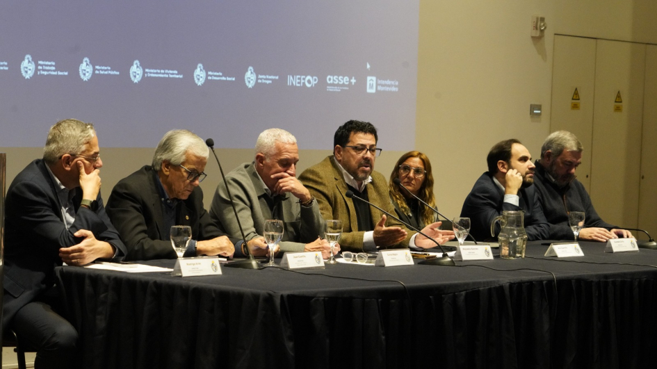 Mesa de autoridades en el lanzamiento del programa Libertad Segura Mesa de autoridades en el lanzamiento del programa Libertad Segura