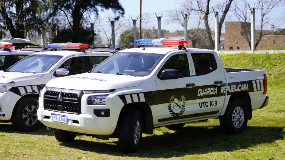 Autoridades entregan reconocimiento a policías Autoridades entregan reconocimiento a policías