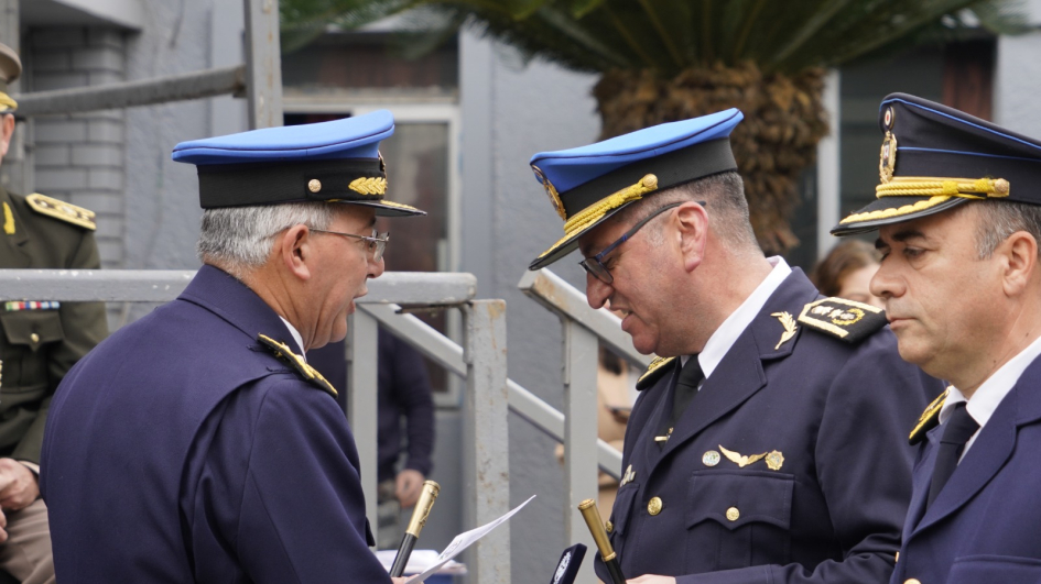 Ex Jefes del Cuerpo de Policía de Tránsito recibiendo reconocimientos 