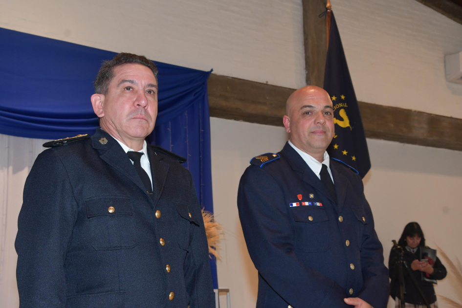 Funcionarios policiales que cumplieron 35 años de servicio Funcionarios policiales que cumplieron 35 años de servicio