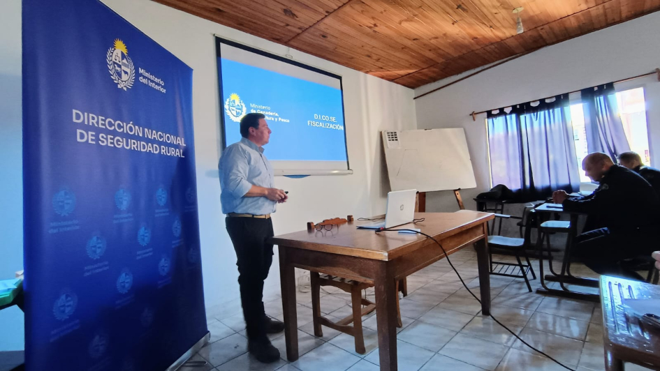 Capacitación Regional sobre Seguridad Rural reunió a efectivos de tres departamentos en Río Negro Capacitación Regional sobre Seguridad Rural reunió a efectivos de tres departamentos en Río Negro