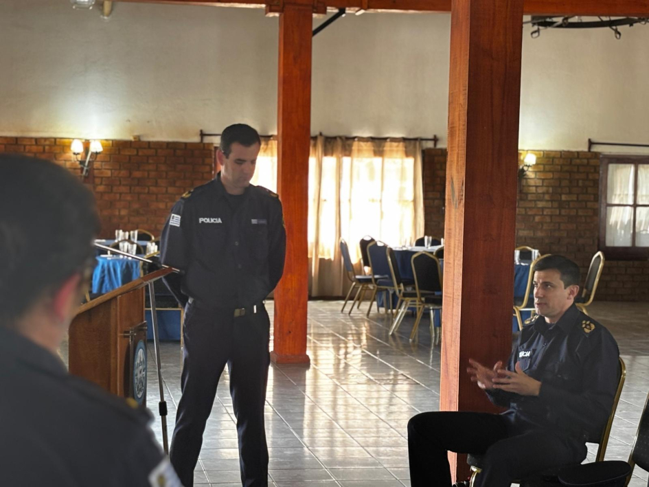 Policía Comunitaria realizó en Canelones una jornada regional de intercambio de buenas prácticas Policía Comunitaria realizó en Canelones una jornada regional de intercambio de buenas prácticas
