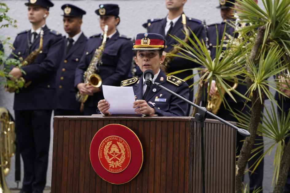 Directora de Bomberos  Directora de Bomberos