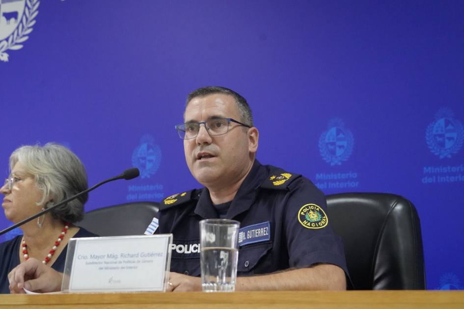 Subdirector Nacional de Políticas de Género, comisario mayor Mag. Richard Gutierrez Subdirector Nacional de Políticas de Género, comisario mayor Mag. Richard Gutierrez