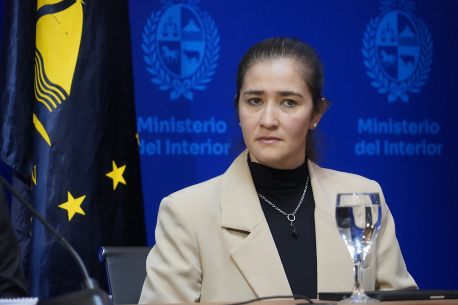 Jefa del Área Operativa del Departamento de Delitos Sexuales en mesa de autoridades