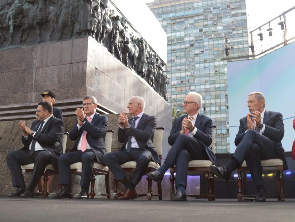 Ministro Negro en el acto en Plaza Independencia