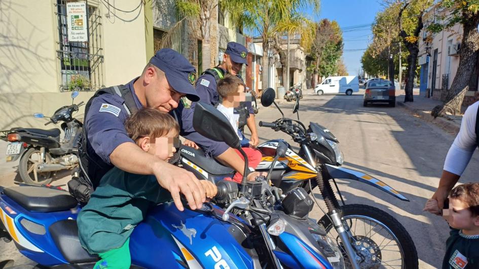 Actividad en CAIF por el Día de los Trabajadores Actividad en CAIF por el Día de los Trabajadores