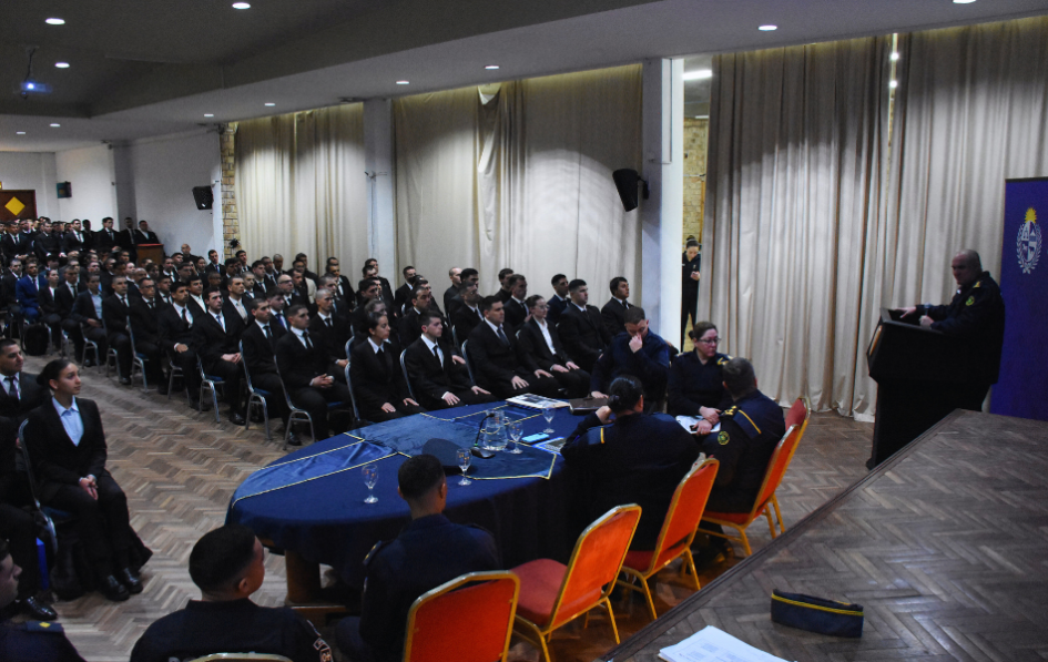 Ingreso de 199 aspirantes para la formación de agentes de la Policía Nacional Ingreso de 199 aspirantes para la formación de agentes de la Policía Nacional
