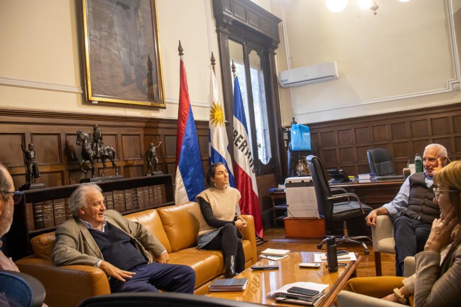 El Ministro del Interior y su equipo se reunieron con el Comisionado Parlamentario El Ministro del Interior y su equipo se reunieron con el Comisionado Parlamentario