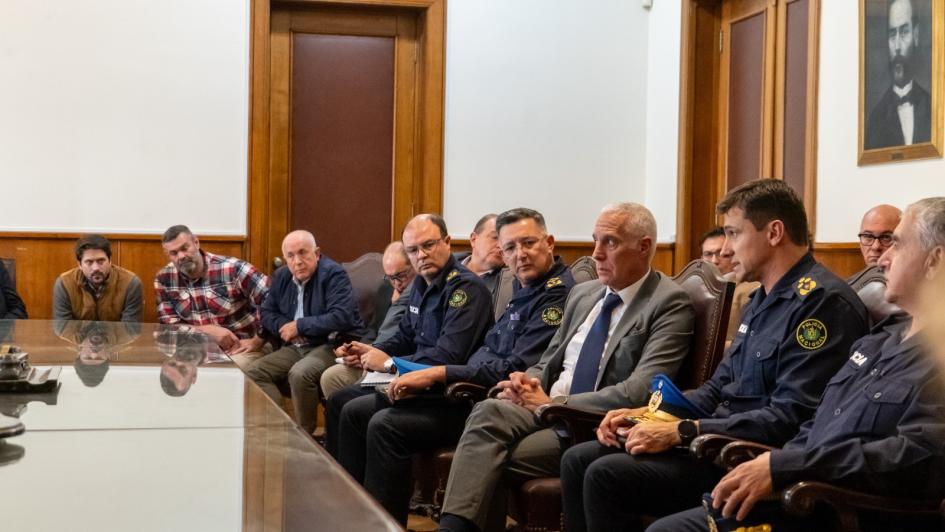 Ministro del Interior y autoriades policiales reunidos con la Cámara de Comercio y Servicios Ministro del Interior y autoriades policiales reunidos con la Cámara de Comercio y Servicios