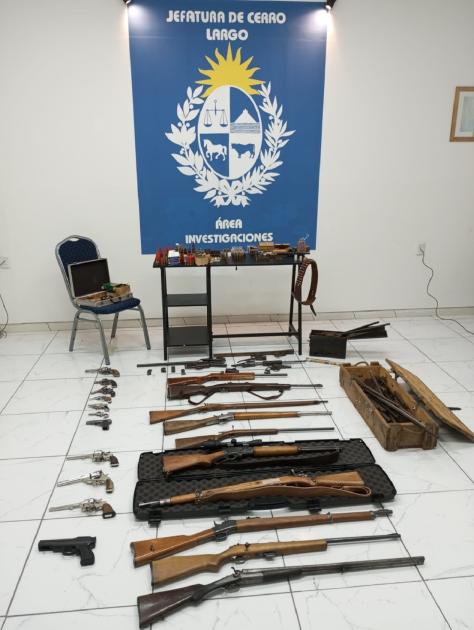Armas de fuego y municiones incautadas por policía Armas de fuego y municiones incautadas por policía