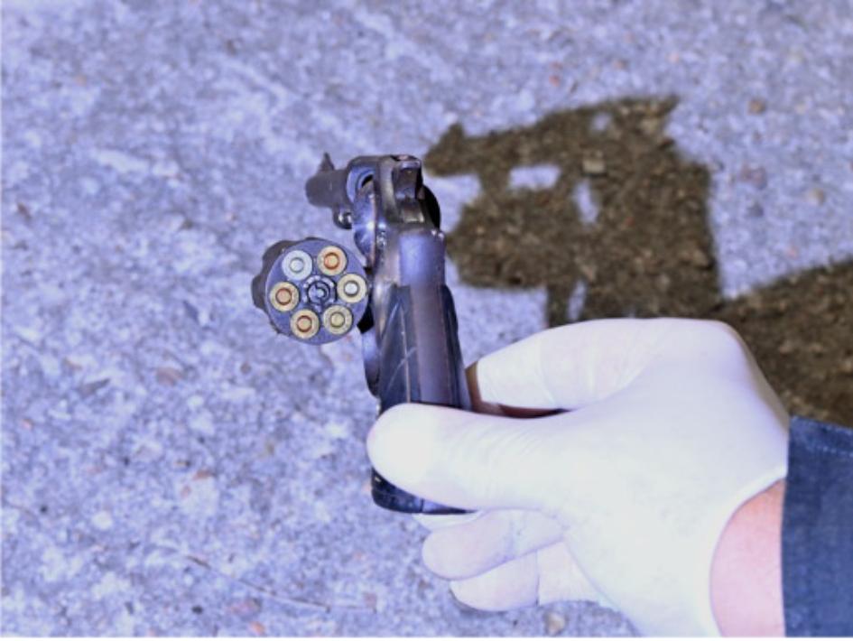 arma incatadas al detenido arma incatadas al detenido