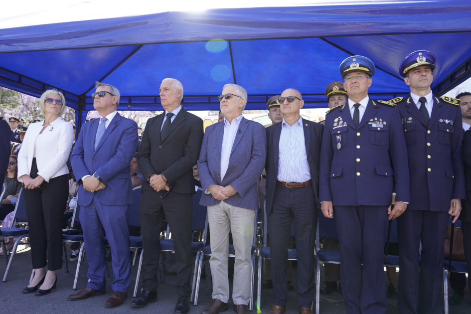 autoridades durante la ceremonia autoridades durante la ceremonia