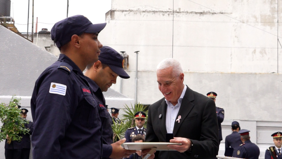 Ministro entrega reconocimientos en Ministro en el 138 aniversario de Bomberos Ministro entrega reconocimientos en Ministro en el 138 aniversario de Bomberos