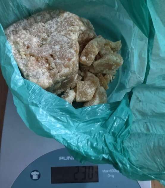230 (doscientos treinta) gramos de pasta base incautada