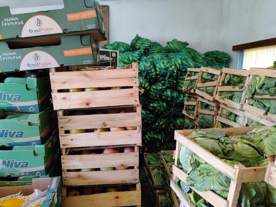 cajas con frutas y verduras