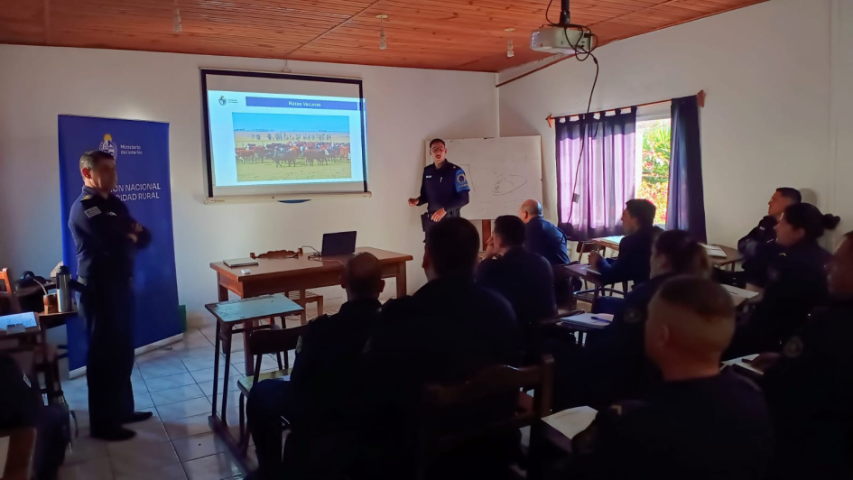 Capacitación Regional sobre Seguridad Rural reunió a efectivos de tres departamentos en Río Negro Capacitación Regional sobre Seguridad Rural reunió a efectivos de tres departamentos en Río Negro