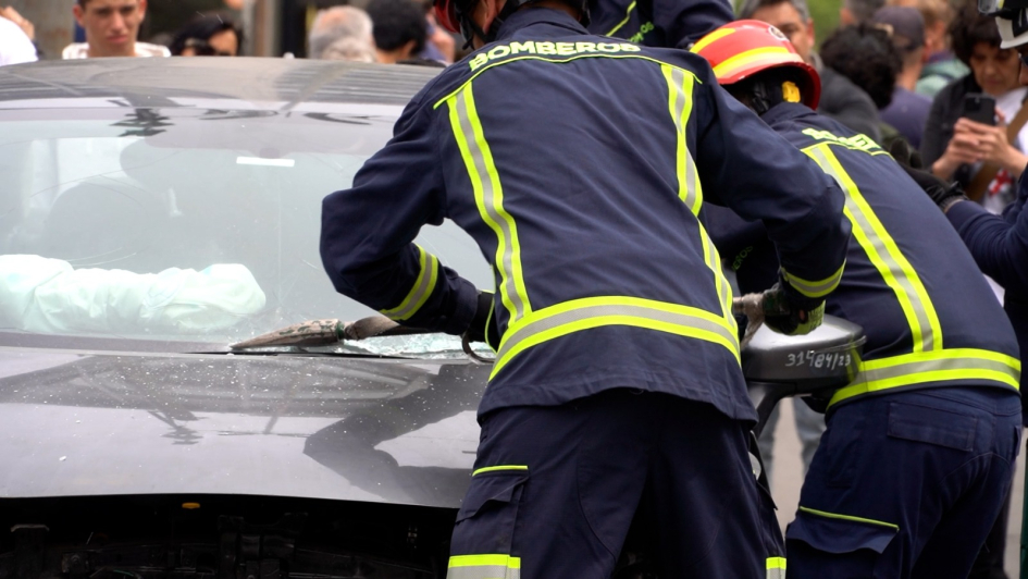 Bomberos participa de rescate de personas en siniestro de tránsito Bomberos participa de rescate de personas en siniestro de tránsito