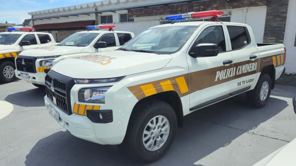 Nuevas camionetas de Policía Caminera.