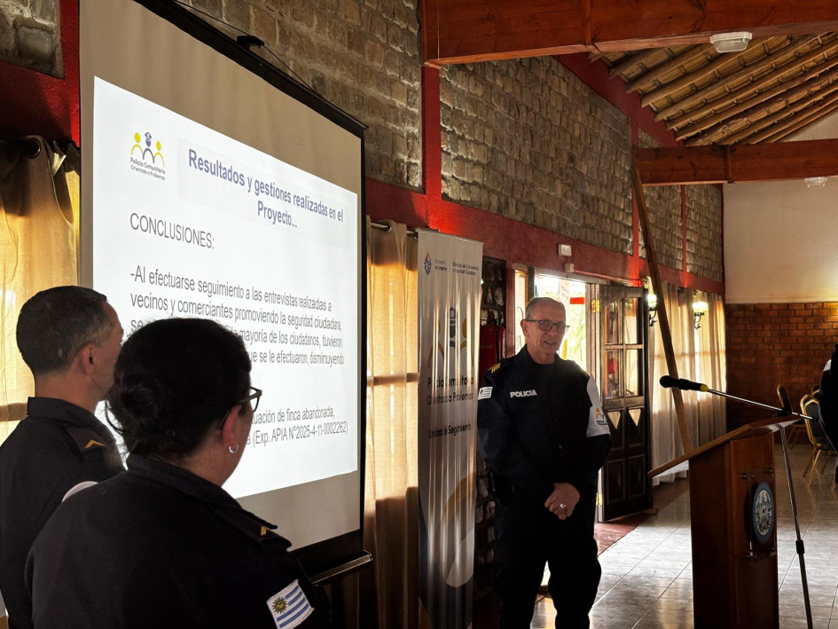 Policía Comunitaria realizó en Canelones una jornada regional de intercambio de buenas prácticas Policía Comunitaria realizó en Canelones una jornada regional de intercambio de buenas prácticas