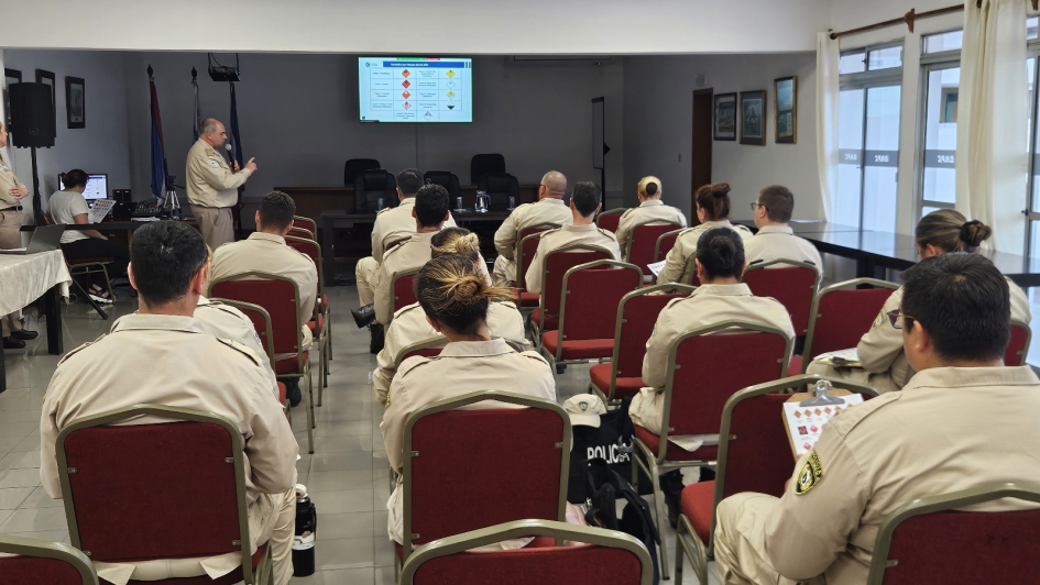 Capacitación en forma presencial y por videoconferencia para todos los funcionarios del país.