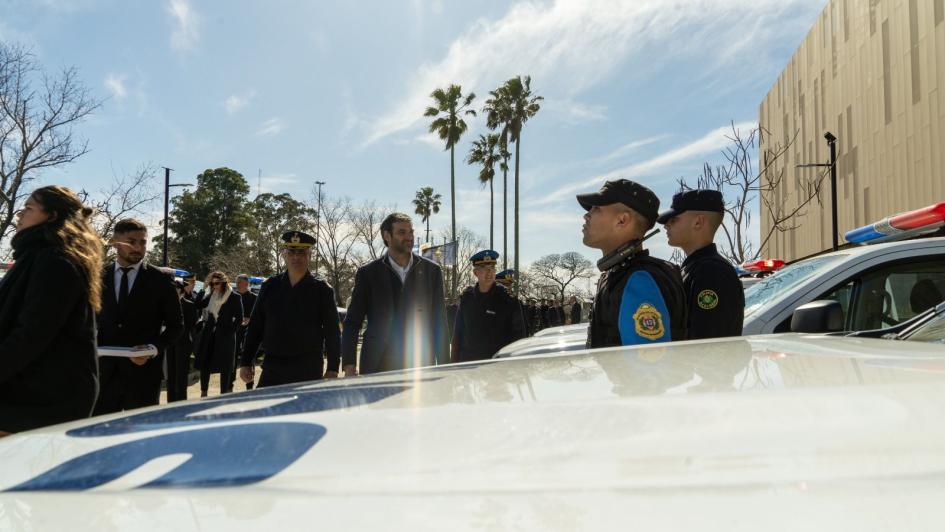ministro entregando las tablets