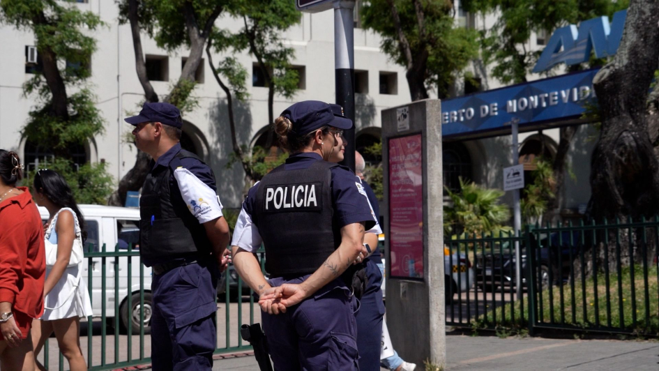 Policía Comunitaria turística recibiendo a los visitantes Policía Comunitaria turística recibiendo a los visitantes