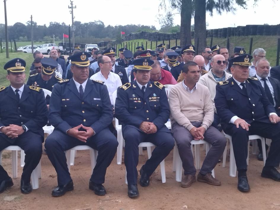 Autoridades e invitados presentes en la ceremonia en el Polígono de tiro. Autoridades e invitados presentes en la ceremonia en el Polígono de tiro.